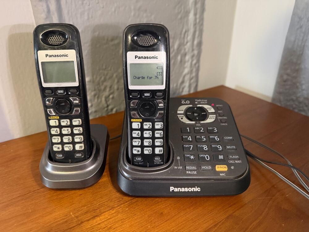 Panasonic KX-TG9341T Cordless House Phone Set 2 Phones Answering Machine Works
